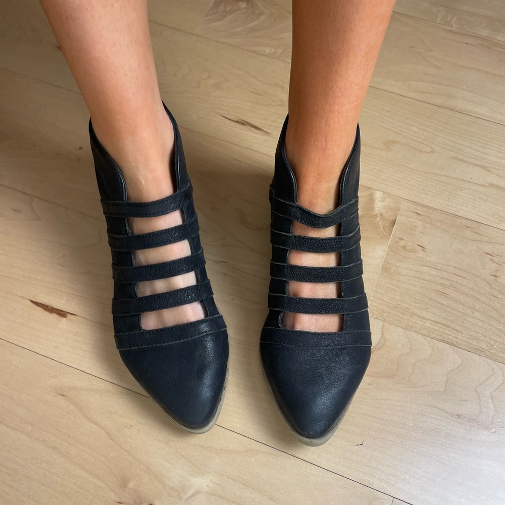 Free People 6 Booties Black